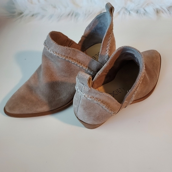 SOLE Society Tan  Suede Bootie - Picture 1 of 9